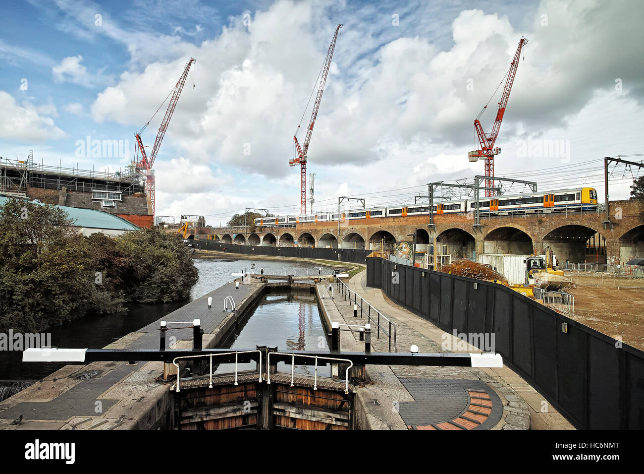 Septembre 2015:une vue sur Hawley (Camden Lock Market montrant la construction de Camden Lock Village par le groupe MACE au nom des propriétaires Labtech Banque D'Images