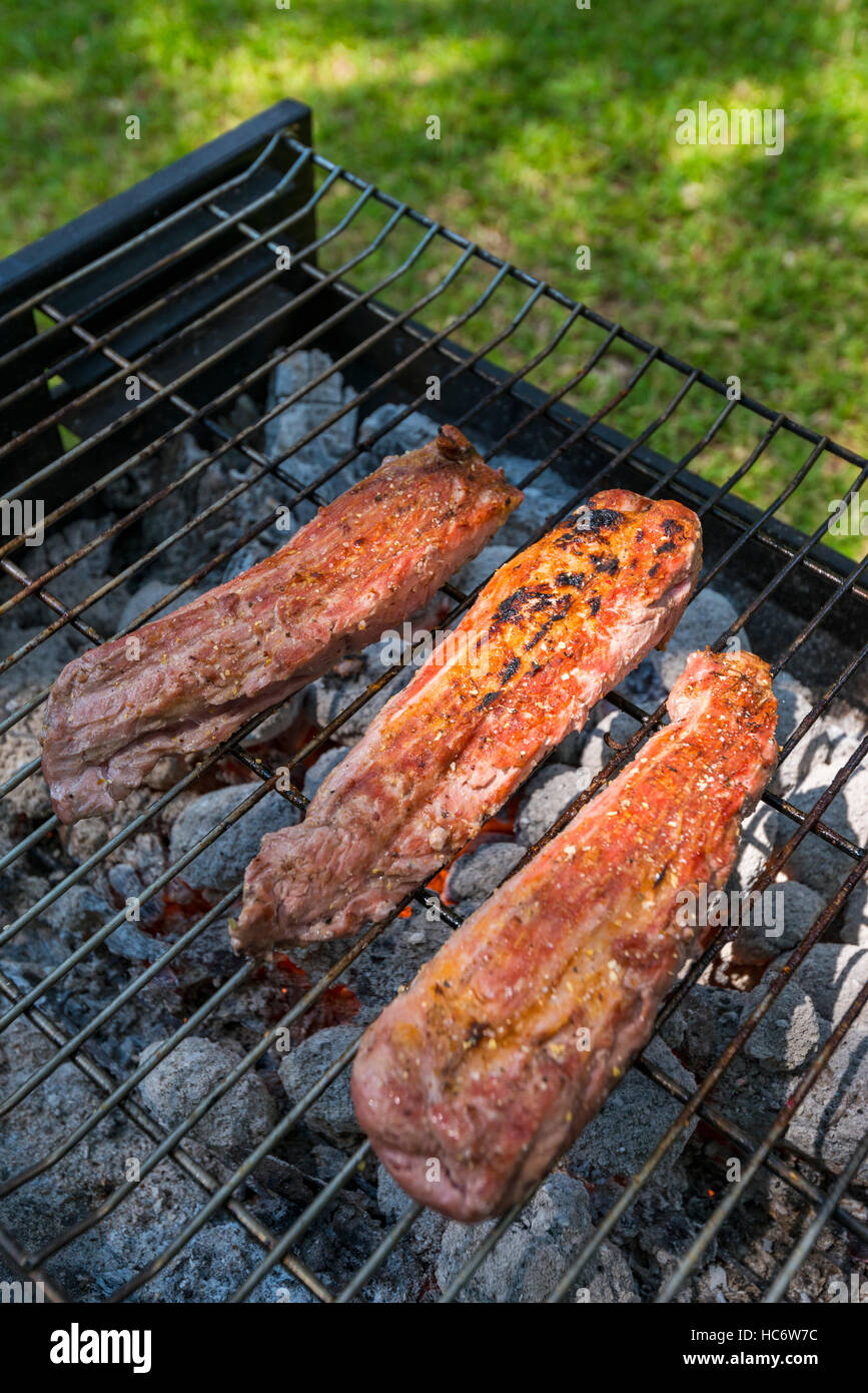 Les filets de viande barbecue Braai charbon flamme port Banque D'Images