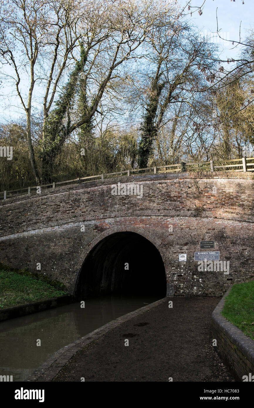 Une vue de l'entrée de l'Blisworth portail sud du tunnel près de Stoke Bruerne, Northamptonshire Banque D'Images