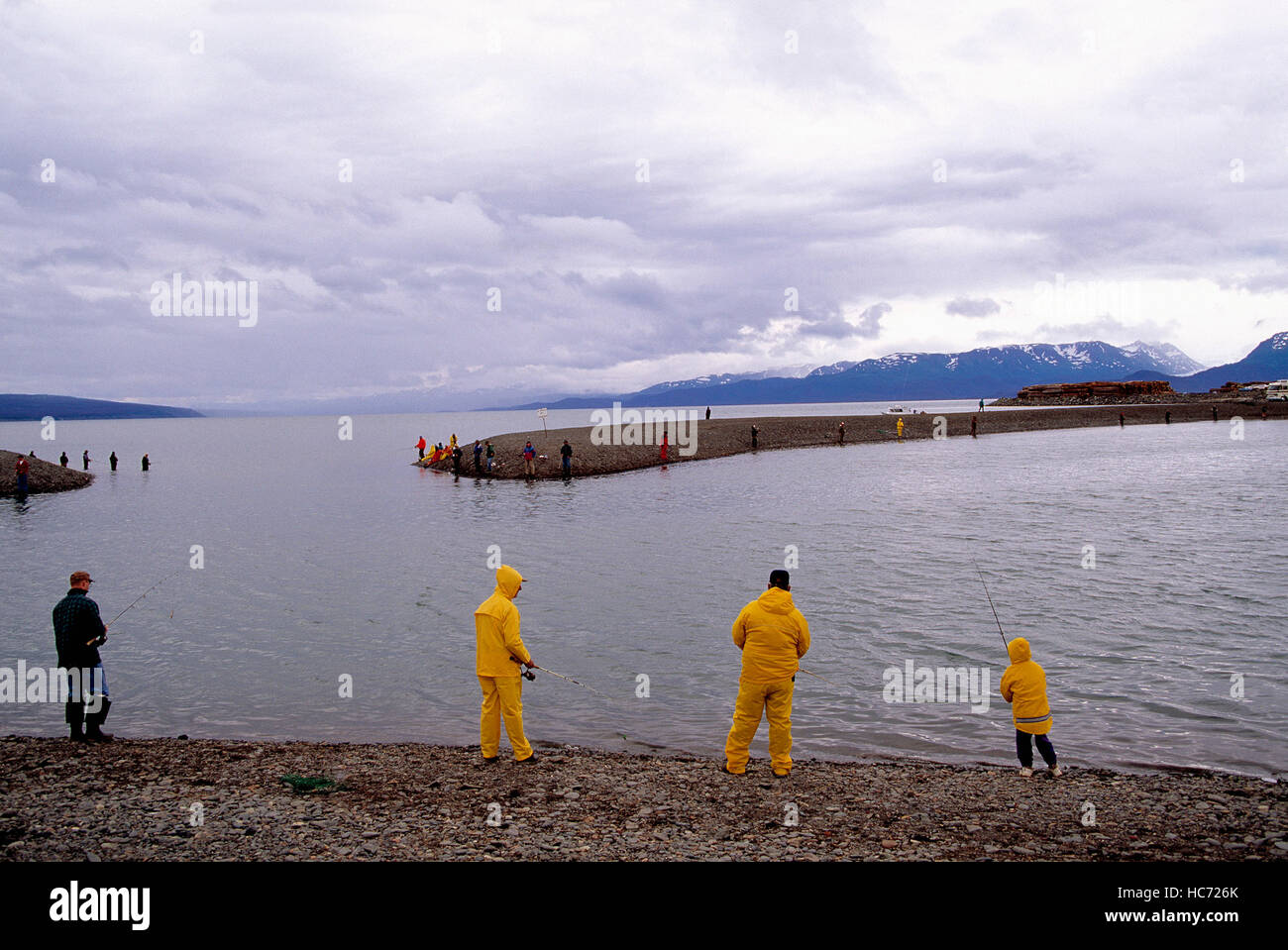 La pêche sportive La pêche du flétan, Pollack, sole, flet et au "trou" de pêche le long de Homer Spit rive, Homer, Alaska, USA Banque D'Images