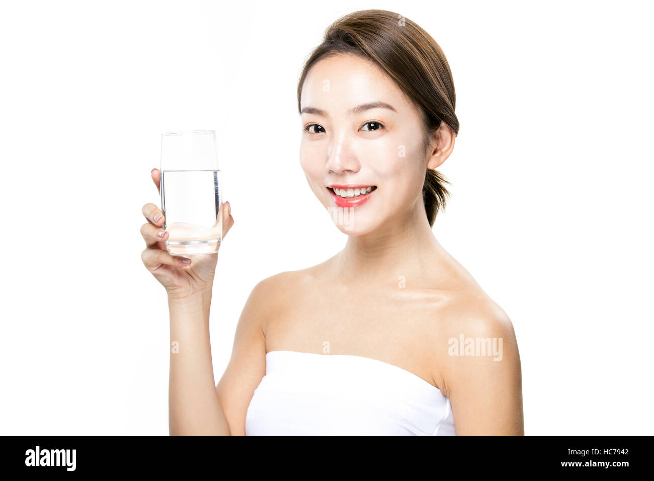 Portrait de jeune femme souriante avec de l'eau Banque D'Images