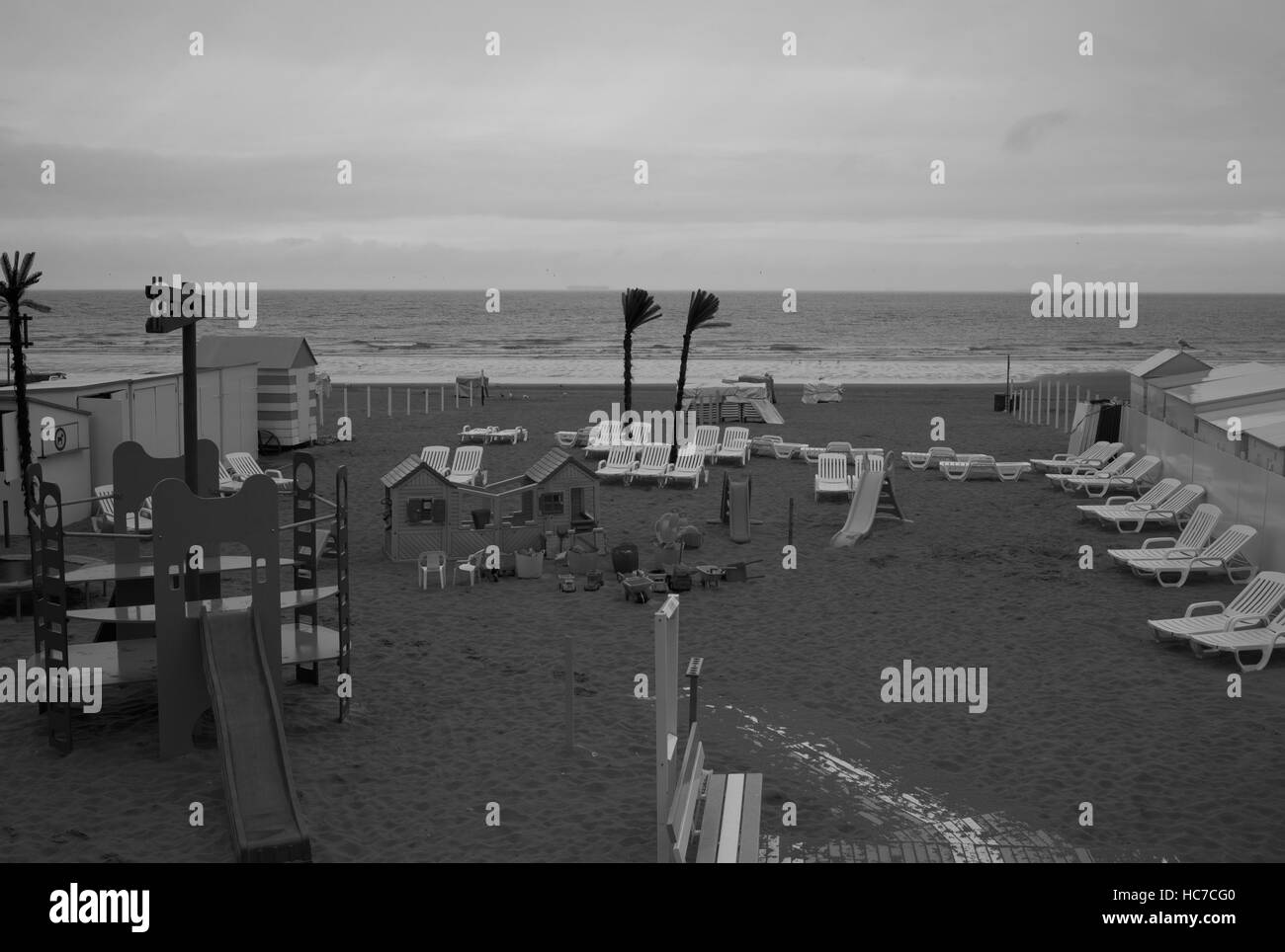 Cabines de plage sur la côte nord de la mer des pluies, Blankenberge, Belgique Banque D'Images