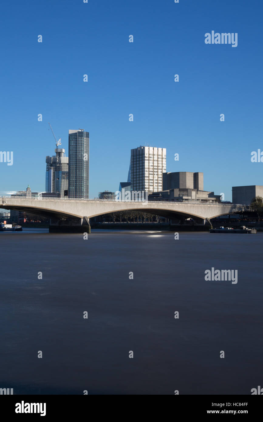 Waterloo Bridge, rivière Thames, London, UK Banque D'Images
