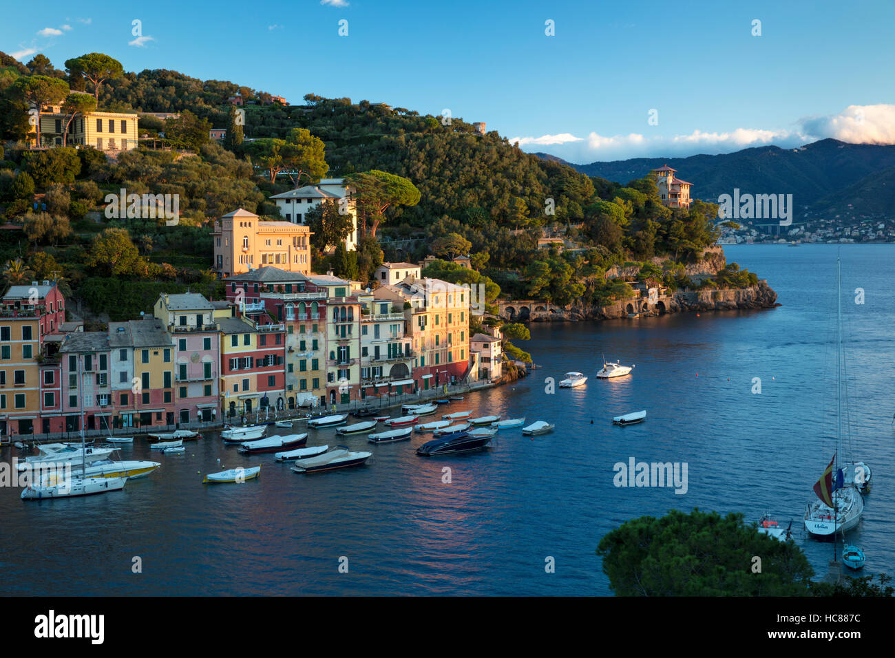 Tôt le matin, vue sur port de la ville de Portofino, ligurie, italie Banque D'Images