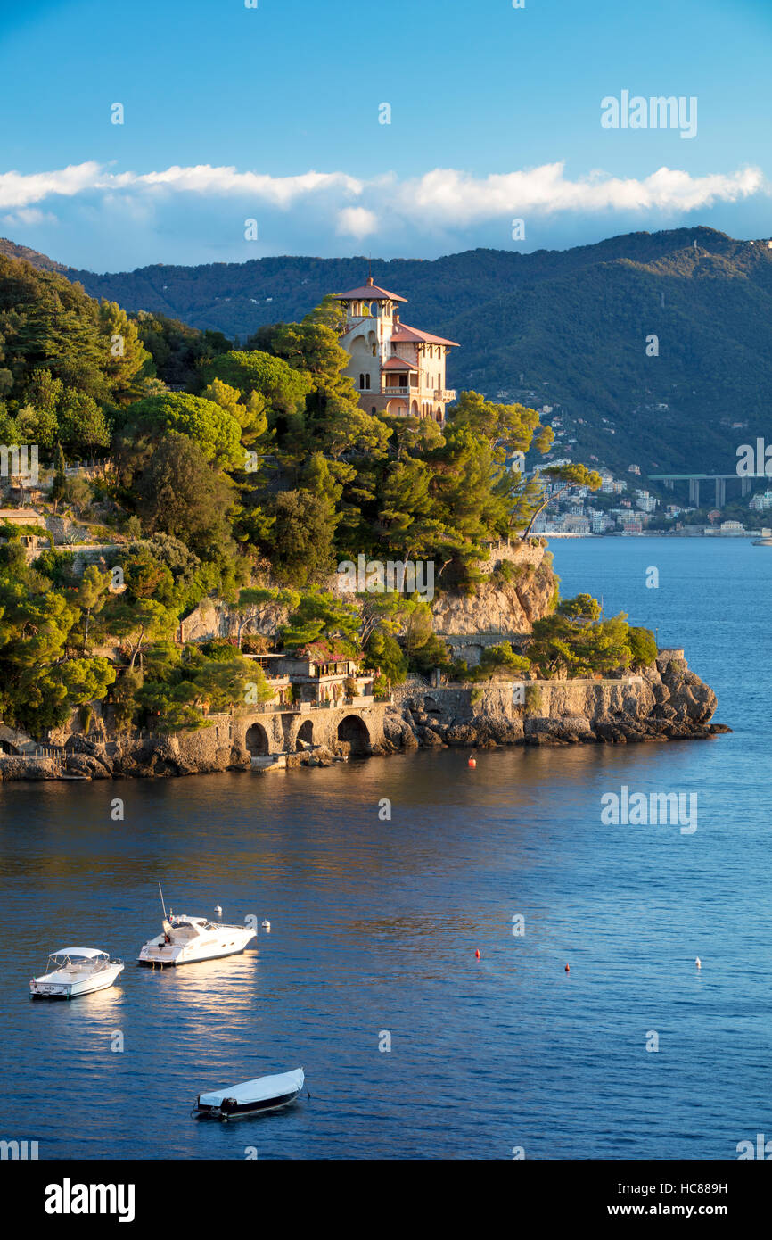 Tôt le matin, vue sur port de la ville de Portofino, ligurie, italie Banque D'Images