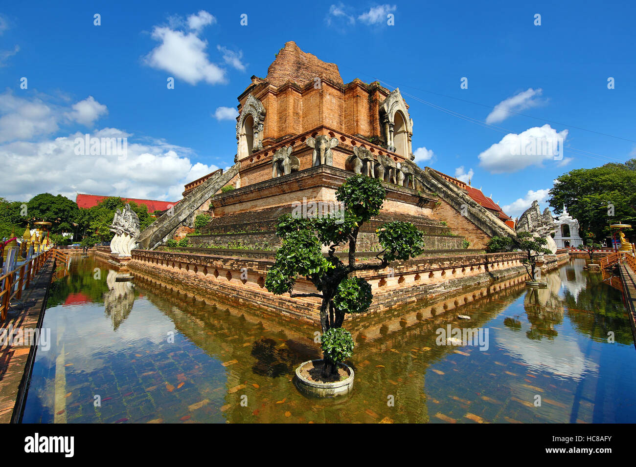 Le chedi du Wat Chedi Luang temple à Chiang Mai, Thaïlande Banque D'Images
