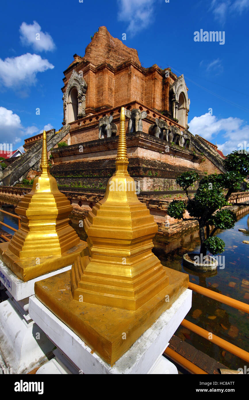 Le chedi du Wat Chedi Luang temple à Chiang Mai, Thaïlande Banque D'Images