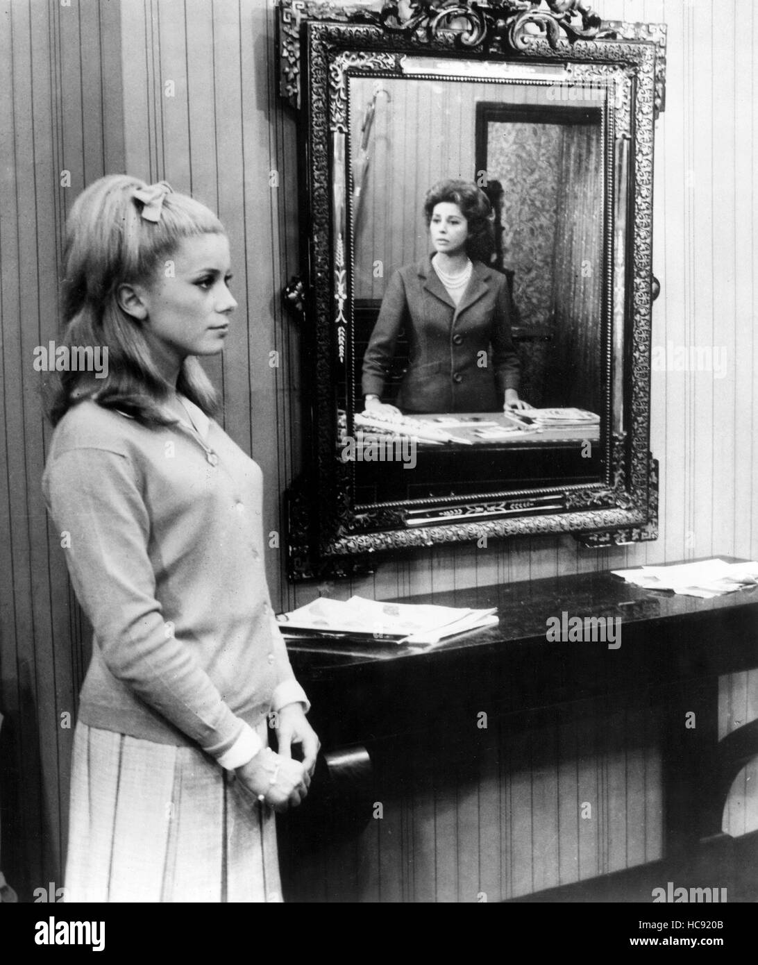 Les Parapluies de Cherbourg, (aka Les Parapluies de Cherbourg), Catherine Deneuve, Anne Vernon