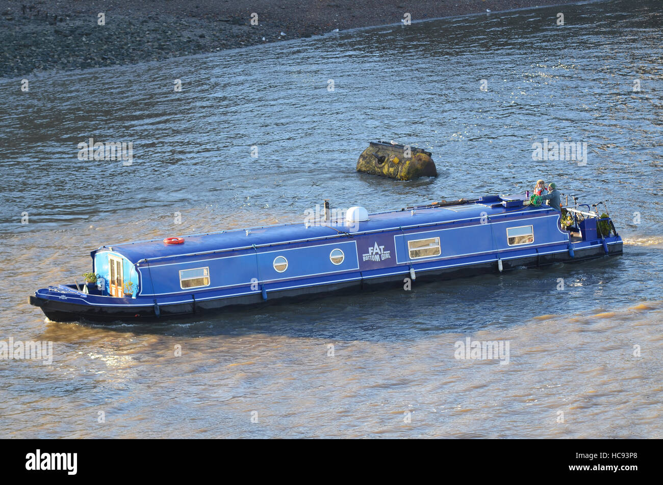 Bateau étroit sur la Tamise à Londres. Nommée Fat Bottom Girl Banque D'Images