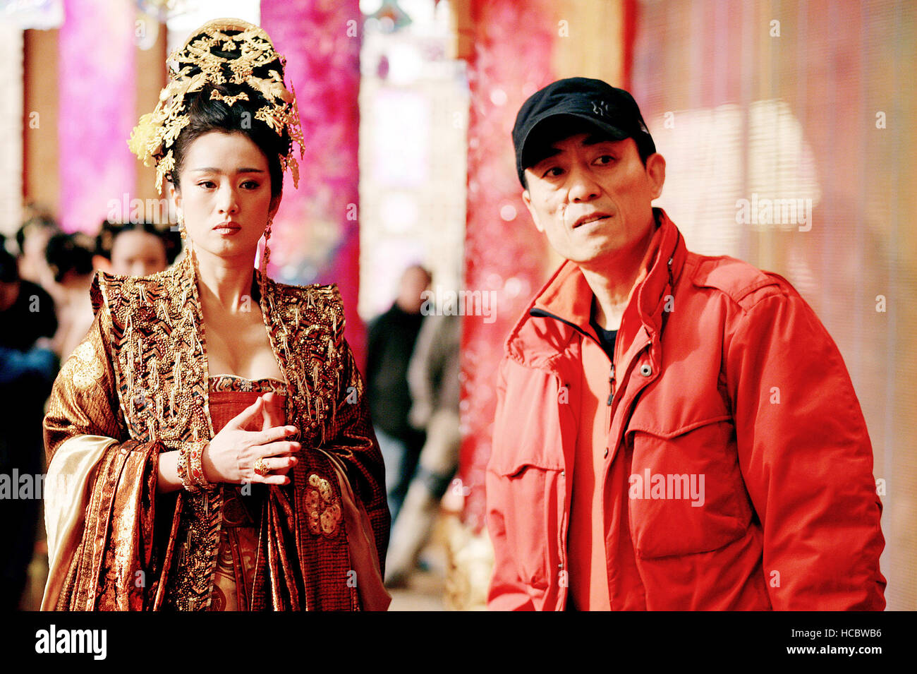 CURSE OF THE GOLDEN FLOWER, (aka MAN CHENG JIN DAI HUANG JIN JIA), Gong Li,  directeur Zhang Yimou, on set, 2006. ©Sony Pictures Photo Stock - Alamy