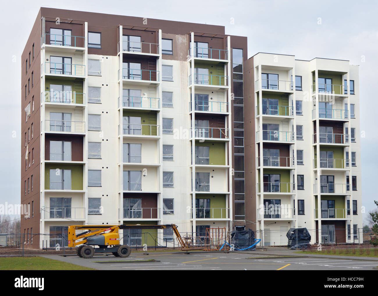 VILNIUS, LITUANIE - 19 NOVEMBRE 2016 : La nouvelle maison modulaire moderne à un prix abordable avec des appartements de petite taille pour les jeunes familles de la construction. C'est l'e Banque D'Images