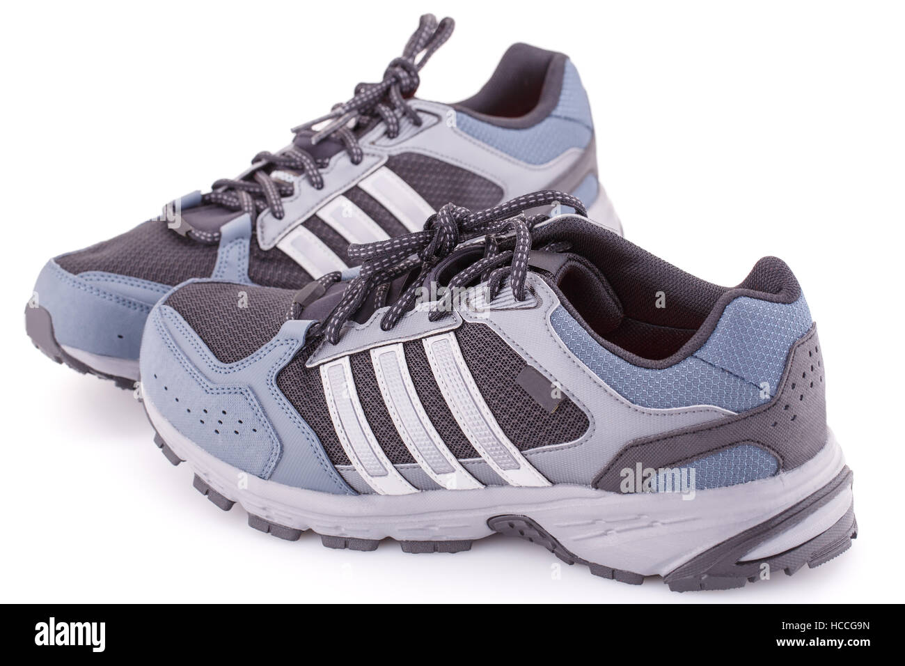 Chaussures Snickers isolé sur fond blanc Photo Stock - Alamy