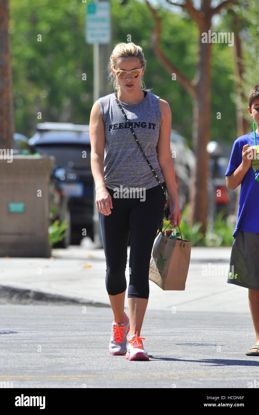 Reese Witherspoon après l'exercice en classe de danse à Brentwood, Los Angeles, Californie. En vedette : Reese Witherspoon Où : Los Angeles, California, United States Quand : 14 août 2016 Banque D'Images