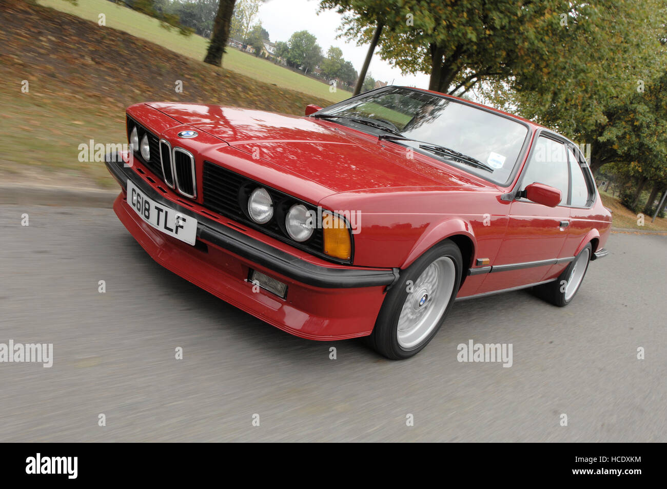 BMW M635 rouge voitures action shot voiture de location Banque D'Images