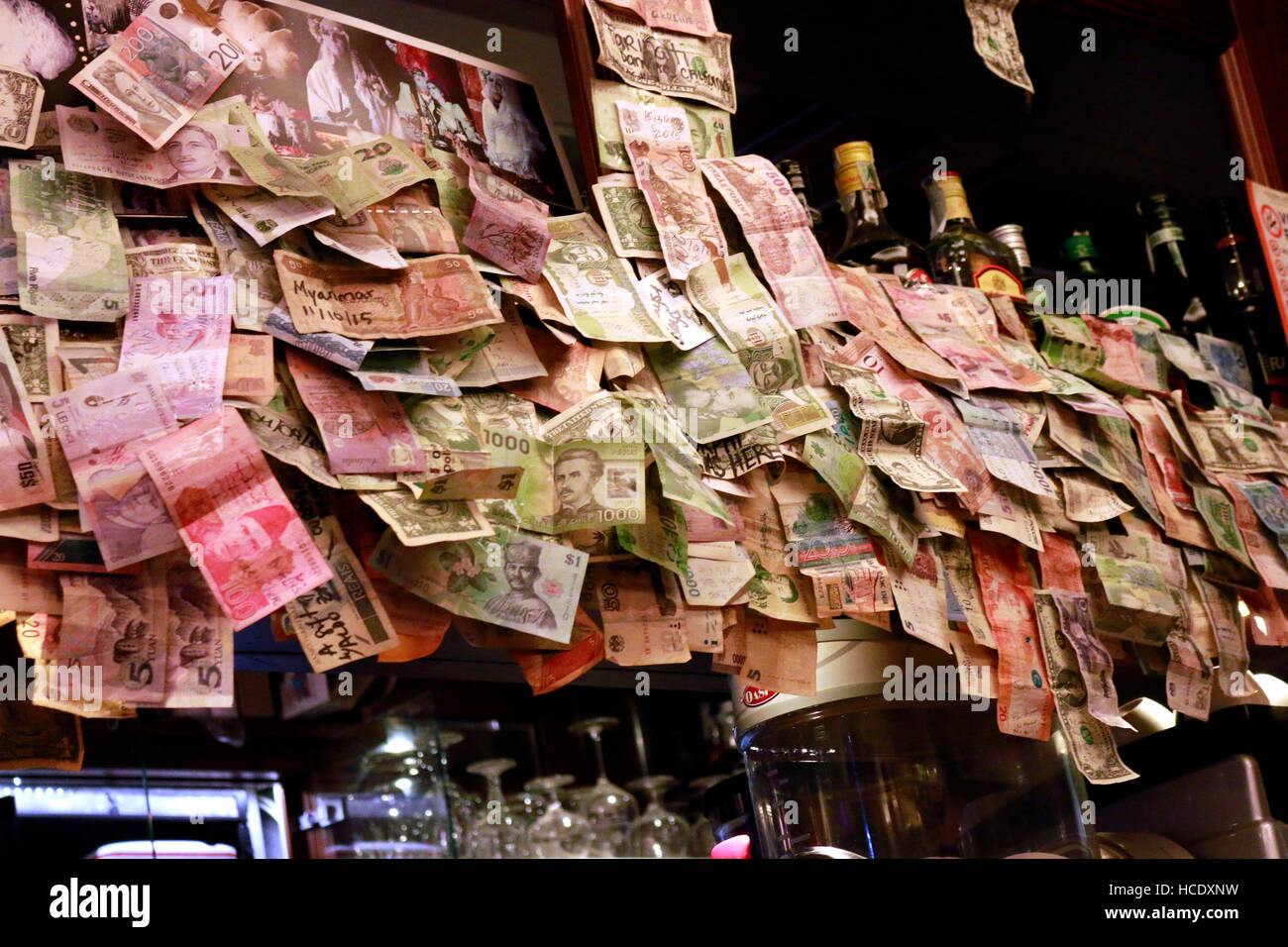 Impressionen : Geld in einer Bar, Venezia, Italie. Banque D'Images