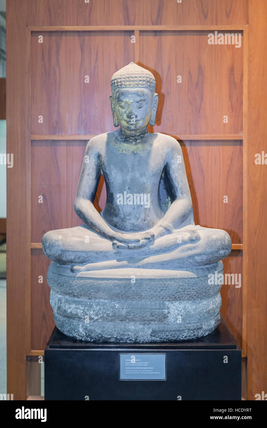 Bouddha protégé par le naga hood, Thaïlande Banque D'Images