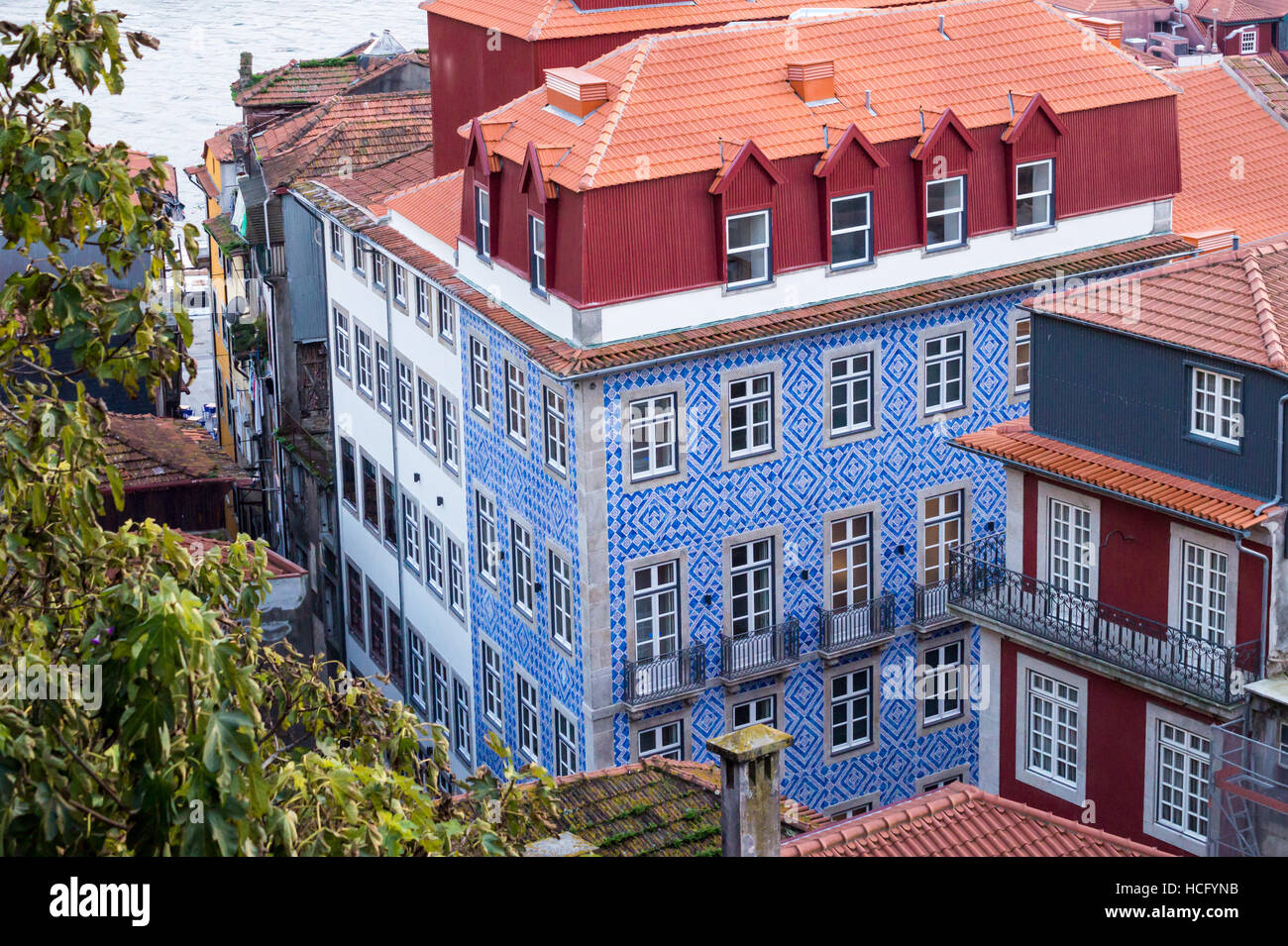 Tuiles Azulejo sur une maison dans la vieille ville, Porto, Portugal Banque D'Images