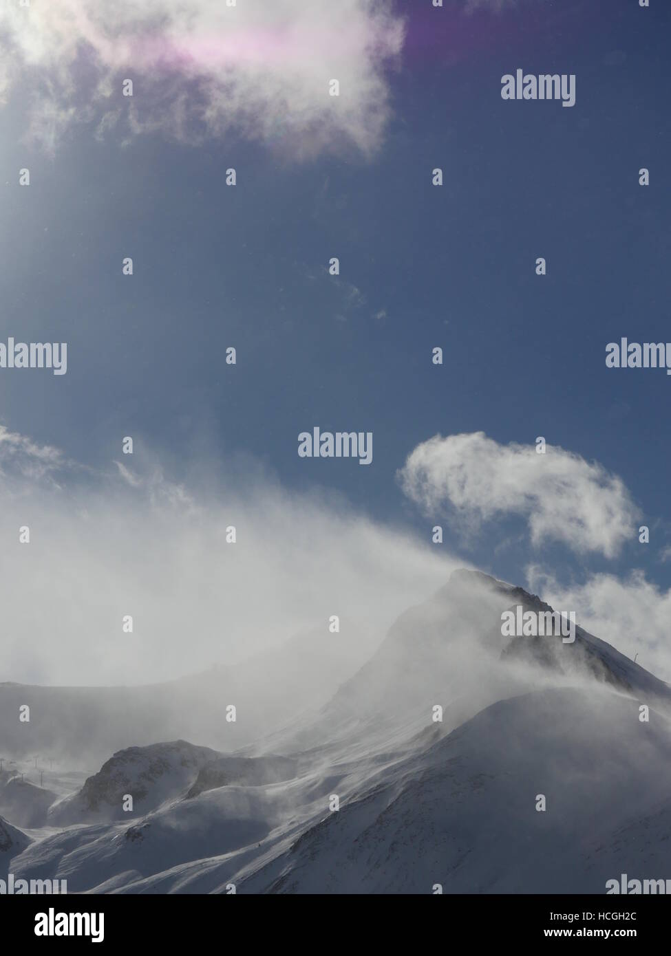 L'hiver la neige a couvert des pics de montagne en Europe. Excellent endroit pour les sports Banque D'Images