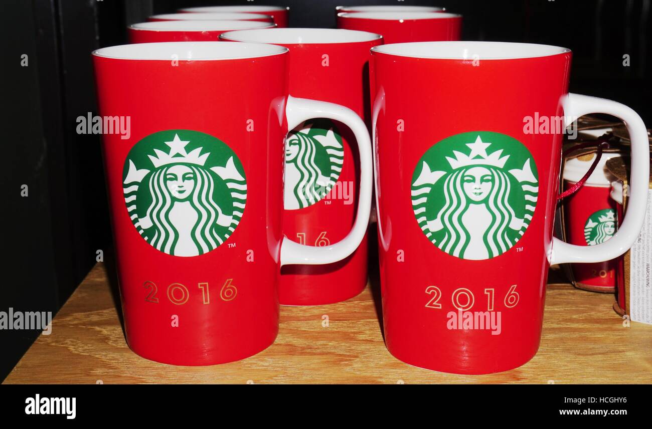 Le Starbucks 2016 tasses de rouge et vert Banque D'Images