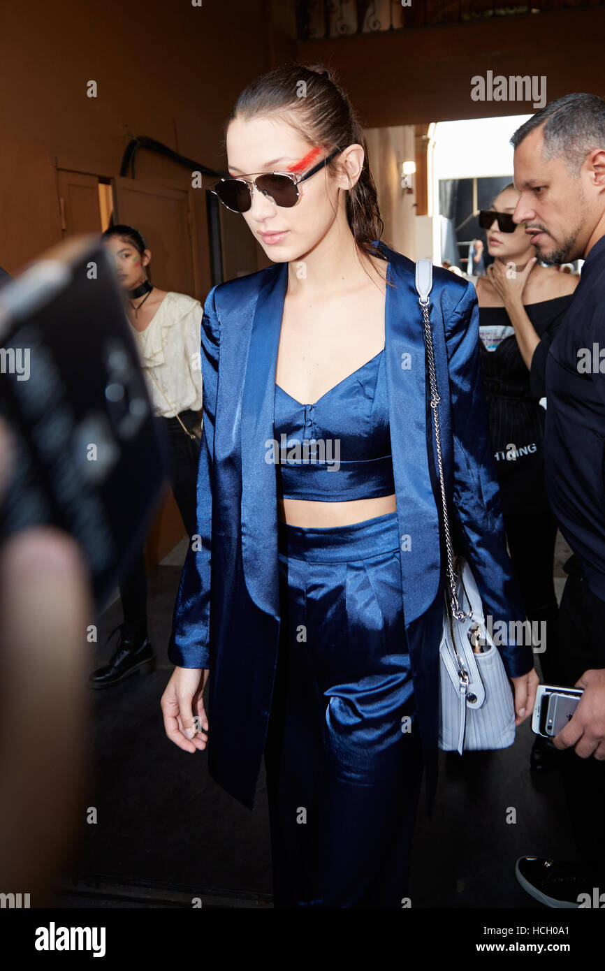 Bella Hadid après Max Mara fashion show, Milan Fashion Week street style le 22 septembre 2016 à Milan. Banque D'Images