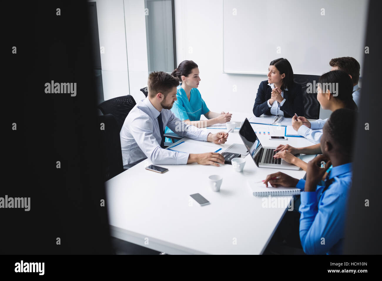 Équipe de médecins lors d'une réunion Banque D'Images