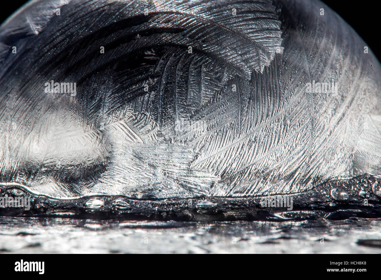 A proximité de la glace formée sur le côté d'une bulle de savon Banque D'Images
