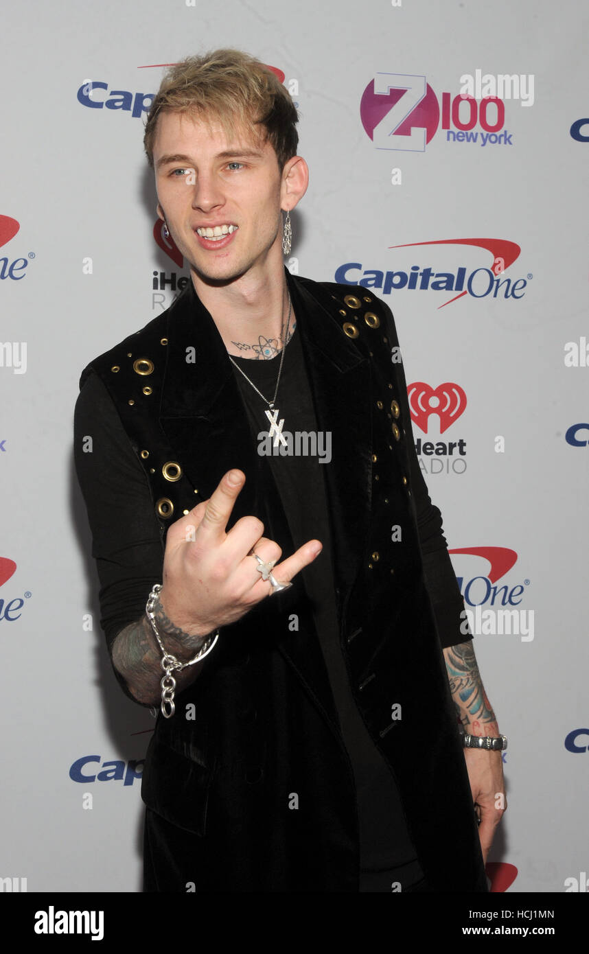 New York, NY, USA. 9Th Mar, 2016. Machine Gun Kelly au Z100 Jingle Ball 2016 au Madison Square Garden de New York le 9 décembre 2016. © John Palmer/media/Alamy Punch Live News Banque D'Images