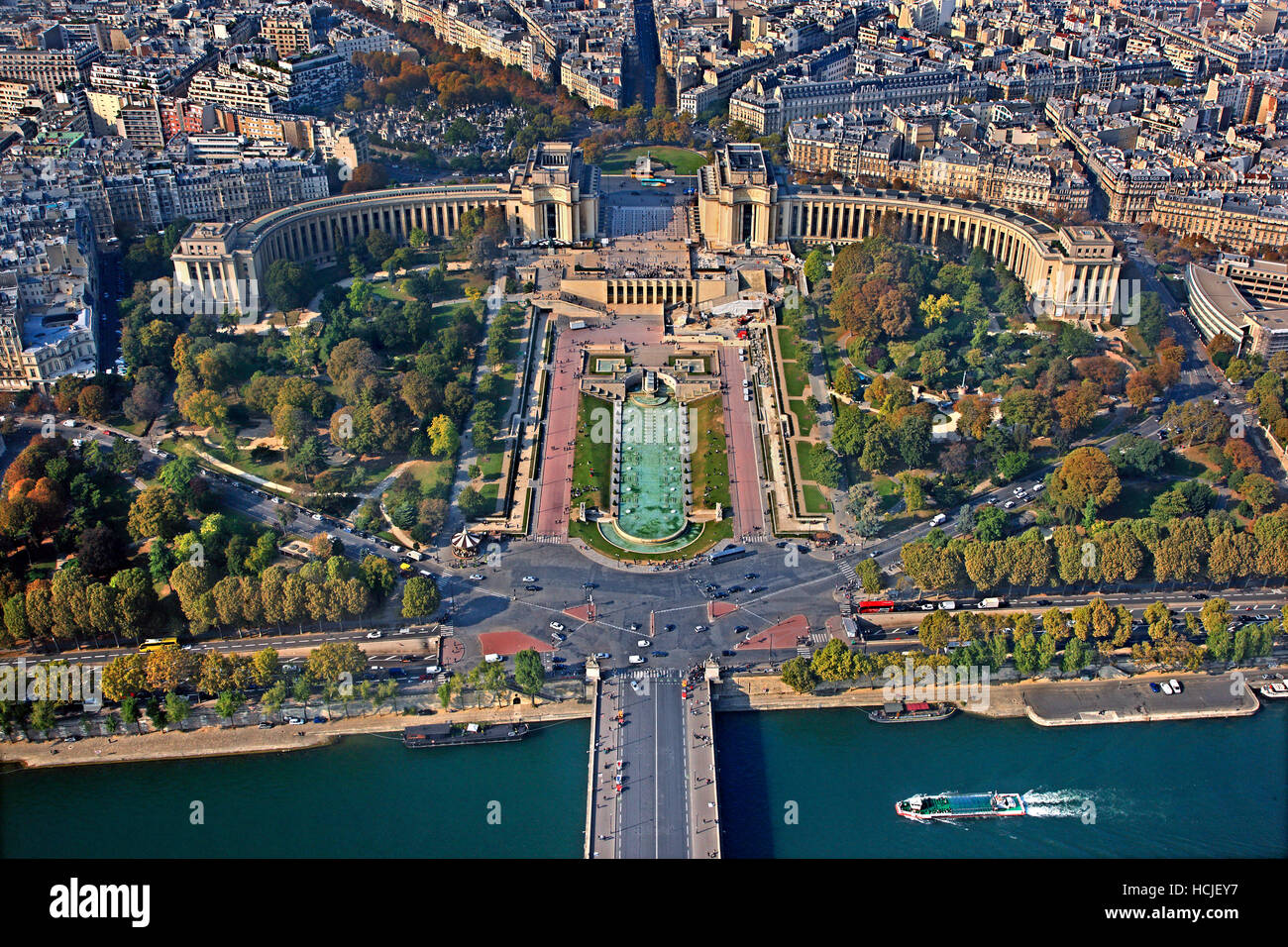 Le Palais de Chaillot et les jardins du Trocadéro. Vue du haut de la Tour Eiffel. Paris, France. Banque D'Images
