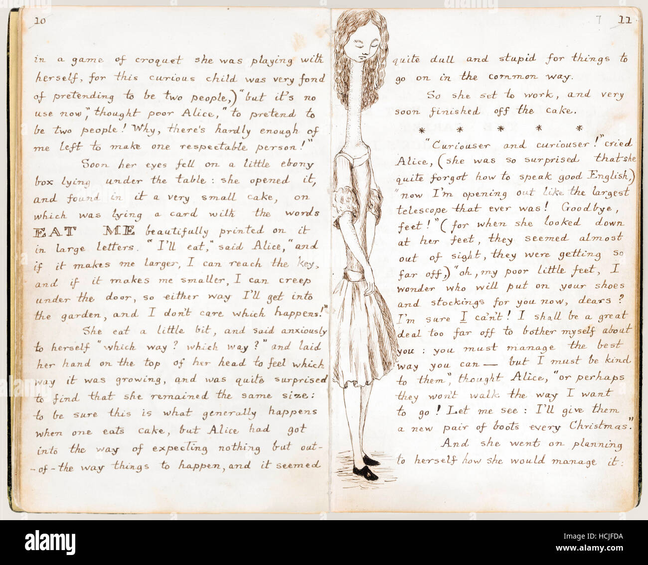 "De plus en plus !" s'écria Alice comme elle a commencé à s'ouvrir comme un télescope après avoir mangé un tout petit gâteau, extraite du manuscrit original de "Alice's Adventures Under Ground" par Charles Lutwidge Dodgson (1832-1898) donné à Alice Liddell en novembre 1864 et publié sous le titre "Alice's Adventures in Wonderland" en 1865 sous le nom de plume Lewis Carroll. Banque D'Images "De plus en plus !" s'écria Alice comme elle a commencé à s'ouvrir comme un télescope après avoir mangé un tout petit gâteau, extraite du manuscrit original de "Alice's Adventures Under Ground" par Charles Lutwidge Dodgson (1832-1898) donné à Alice Liddell en novembre 1864 et publié sous le titre "Alice's Adventures in Wonderland" en 1865 sous le nom de plume Lewis Carroll. Banque D'Images