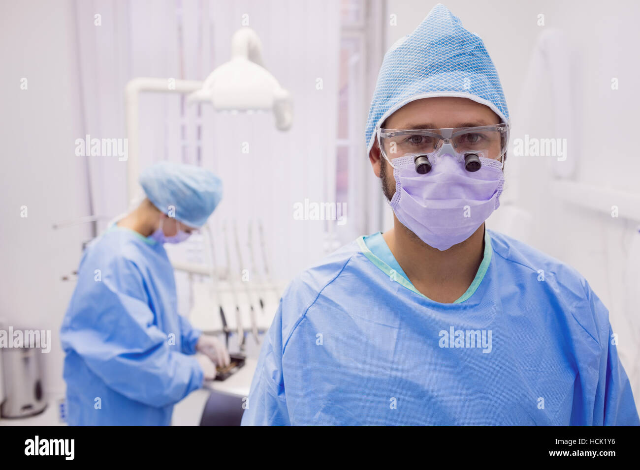 De dentiste à la clinique dentaire Banque D'Images