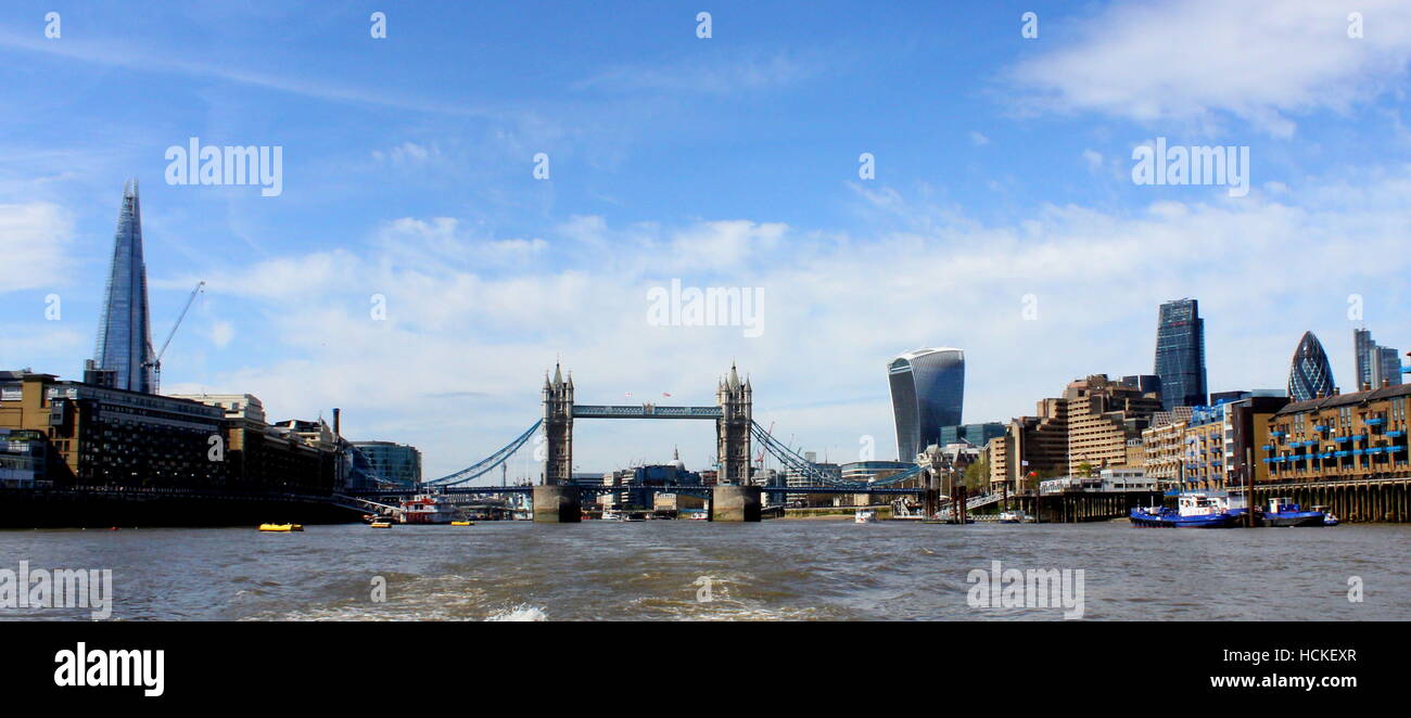 Vue panoramique de la célèbre ville de Londres sur un jour d'été ensoleillé Banque D'Images