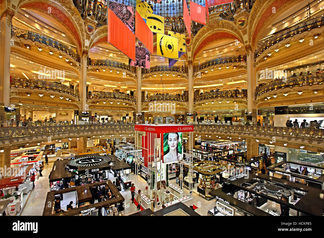 Les Galeries Lafayette, le plus célèbre centre commercial Parisienne (depuis 1894), au 9ème