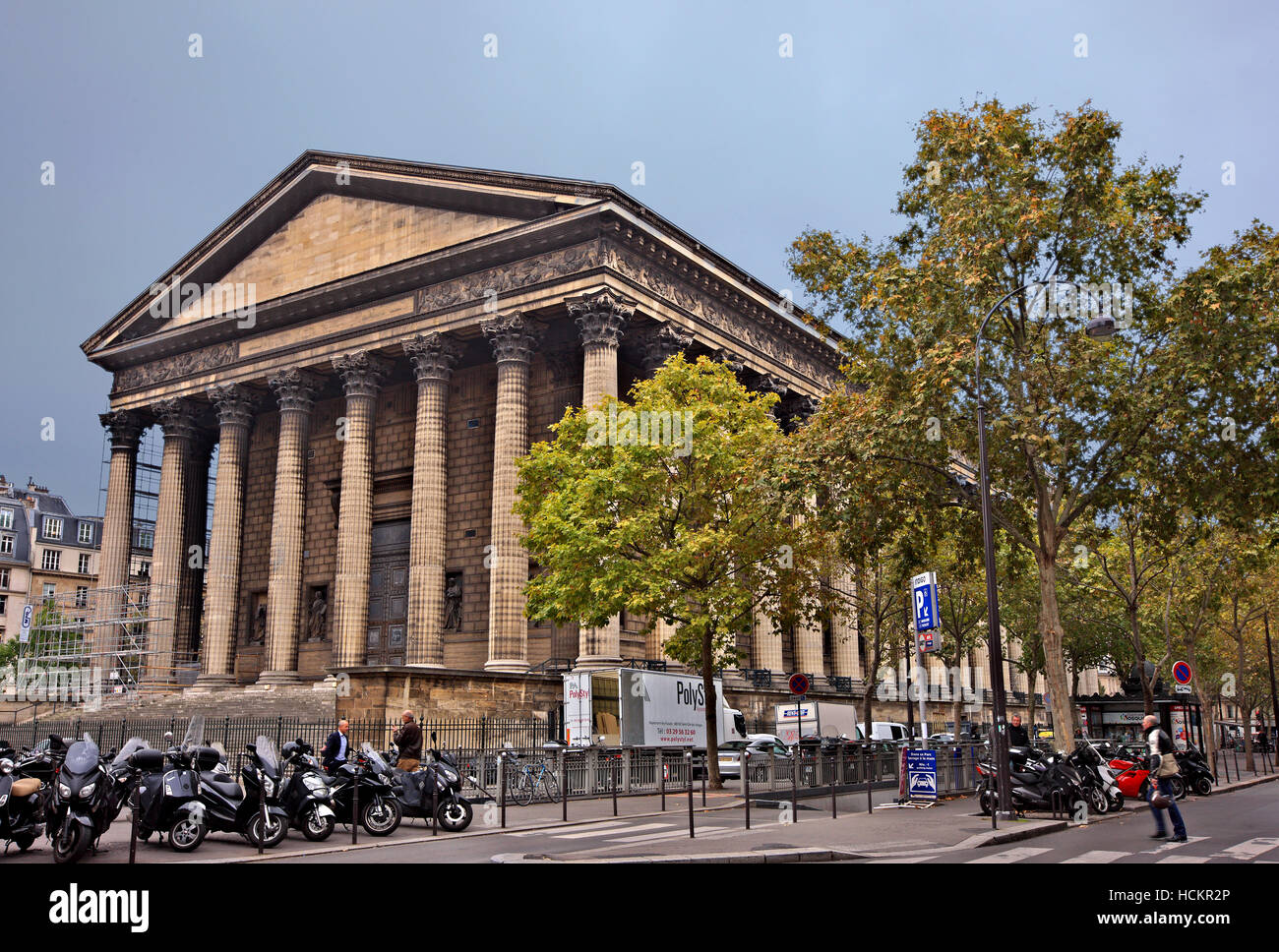 L'église de la Madeleine (adeleinne "église") dans le 8ème arrondissement de Paris, France. Banque D'Images