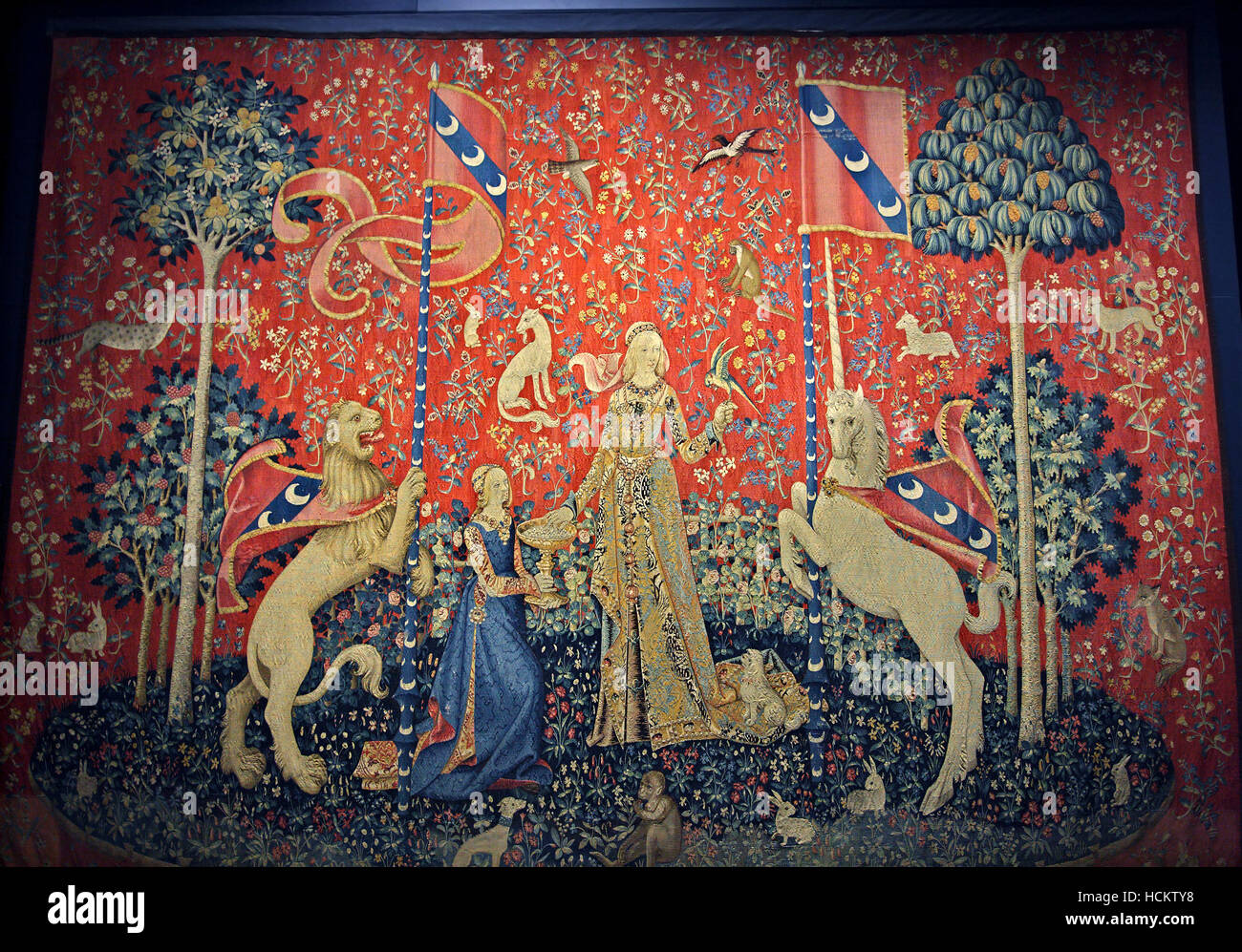 "La dame et la licorne" une série de six tapisseries médiévales dans le musée (Musée national du Moyen Âge), Paris, France. Banque D'Images