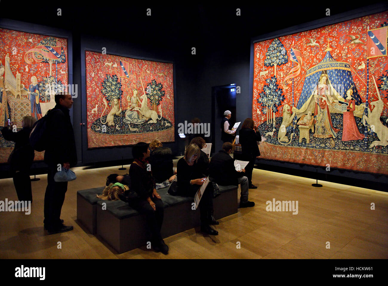 "La dame et la licorne" une série de six tapisseries médiévales dans le musée (Musée national du Moyen Âge), Paris, France Banque D'Images