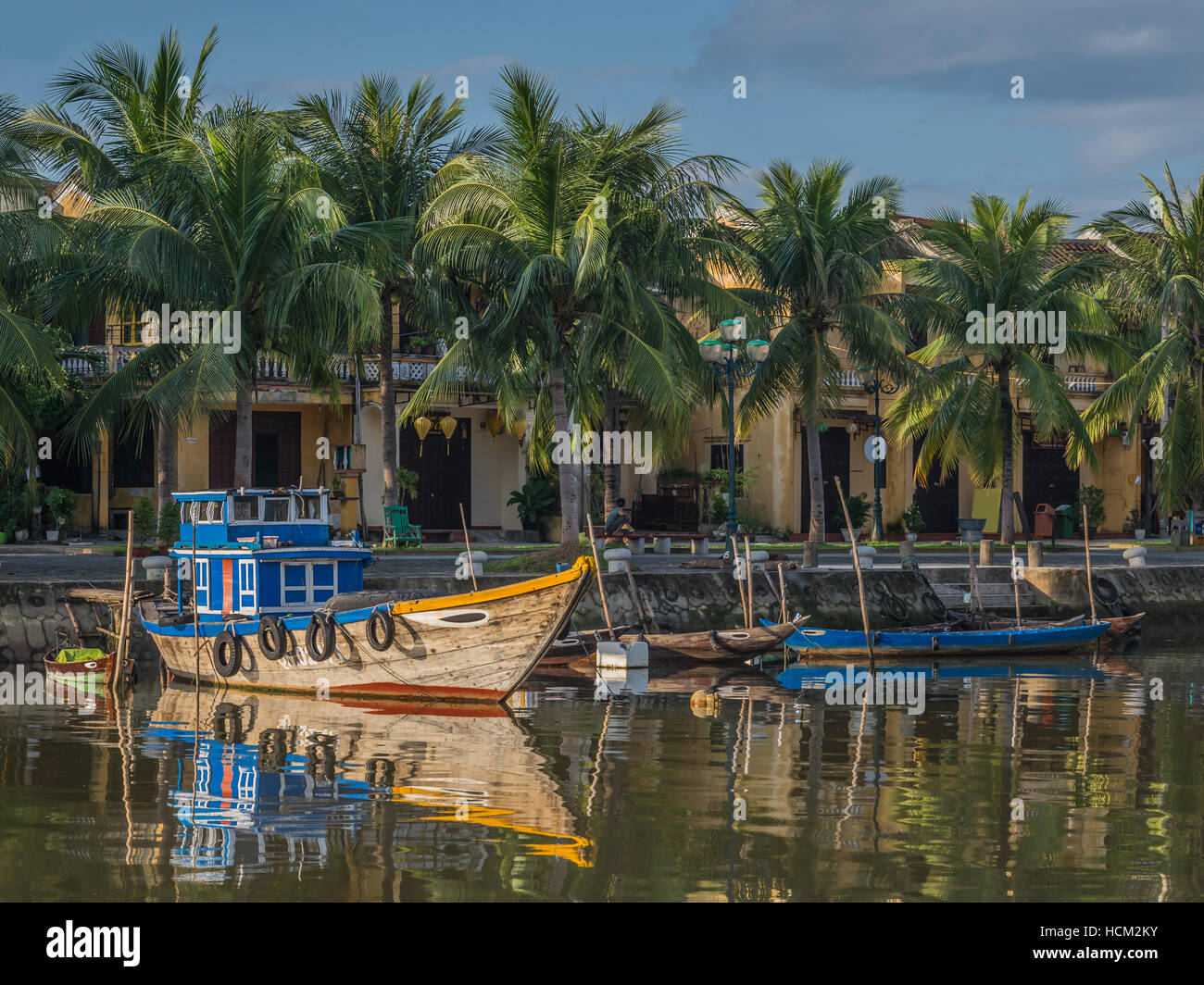 Bateaux en bois bleu traditionnel à Hoi An Vietnam Banque D'Images