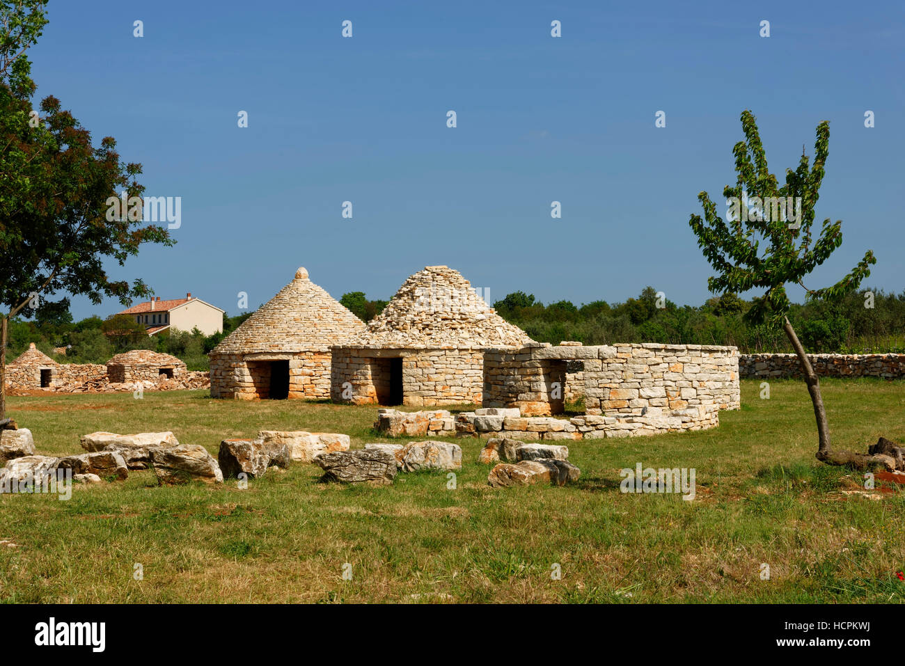 Kazun-Park près de Vodnjan : maisons en pierre typiques d'Istrie (Kazun), Istrie, Croatie Banque D'Images