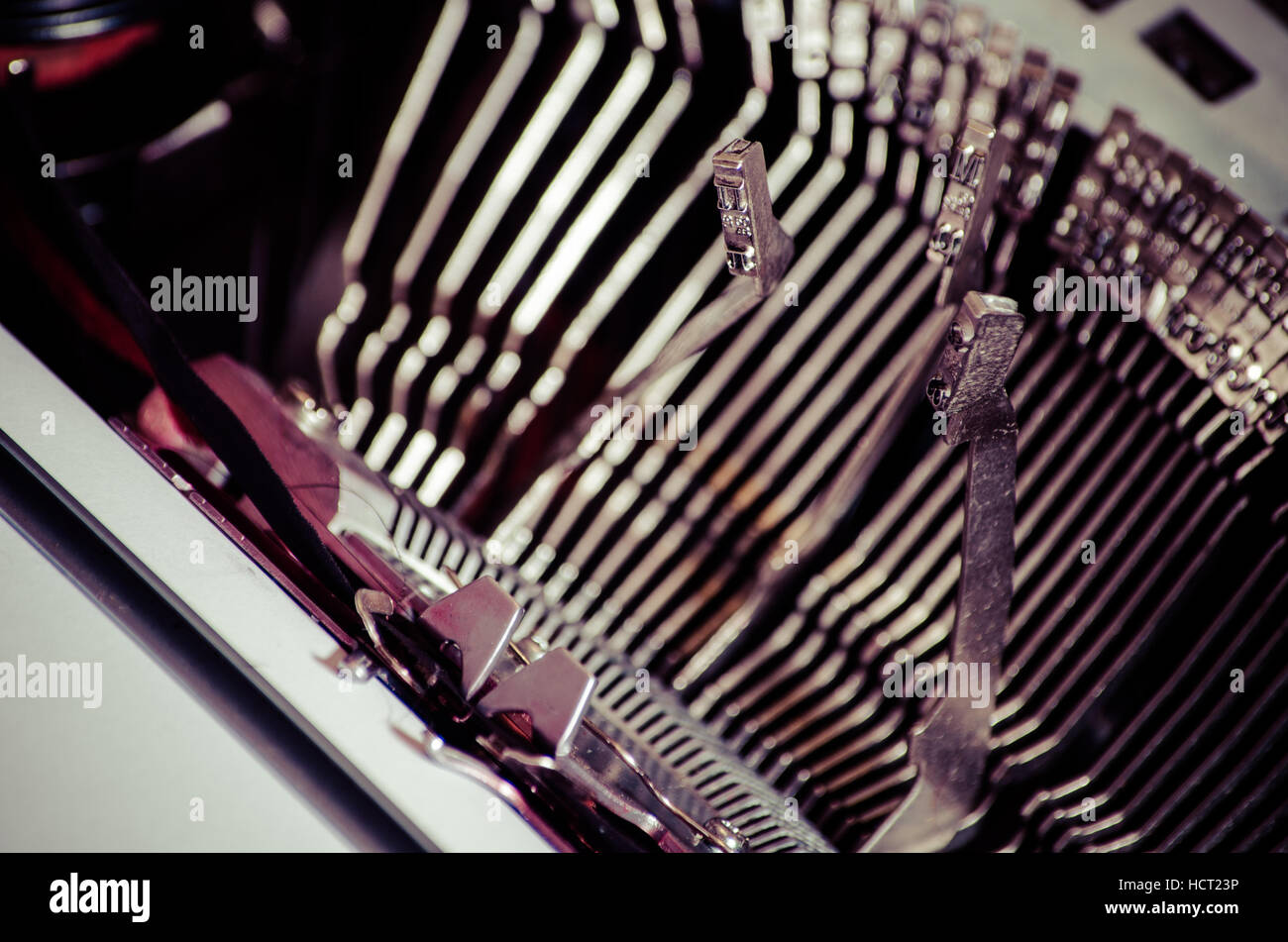 Close up of les lettres sur une vieille machine à écrire. Banque D'Images