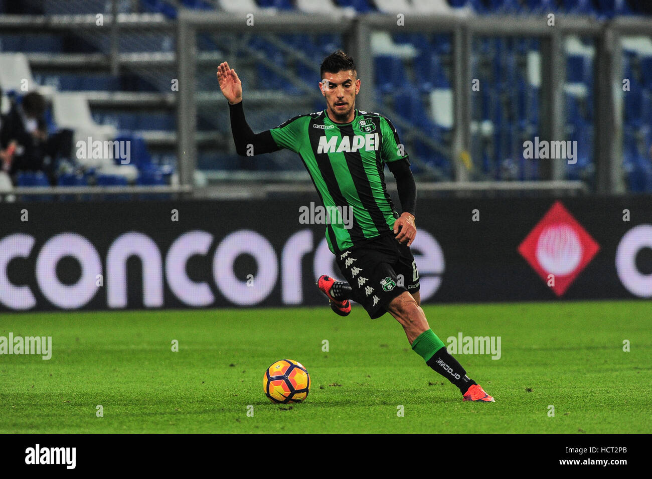 US Sassuolo Calcio vs Empoli Football Club de football Serie A 2016/2017 Campionato Serie A TIM 2016 2017 US Sassuolo Calcio vs Empoli Football Club Stade Mapei Reggio Emilia 04/12/2016 Sassuolo battement pendant 3 à 0 Empoli Calcio grâce aux buts marqués par Lorenzo Pellegrini coup de pied de pénalité par Federico Ricci toujours un coup de pied de pénalité et Antonino Ragusa. Dans le pic : Lorenzo Pellegrini Sassuolo Le milieu de terrain de la série pendant un match de football entre l'US Sassuolo Calcio et Empoli Calcio au stade Mapei à Reggio Emilia foto Massimo Morelli (Photo par Massimo Morelli/Pacific Press) Banque D'Images