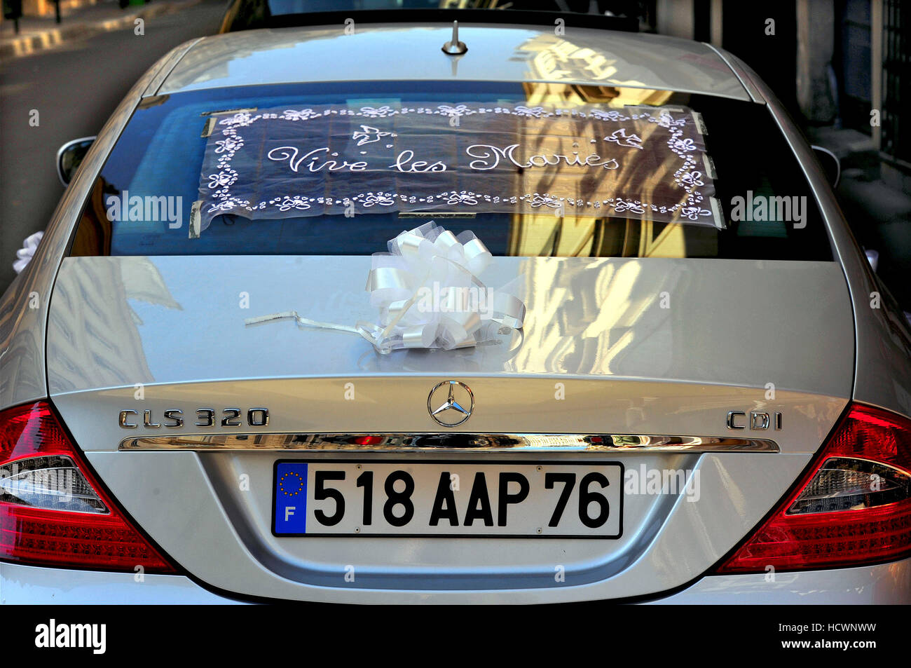 Voiture de mariage à Paris, France Banque D'Images