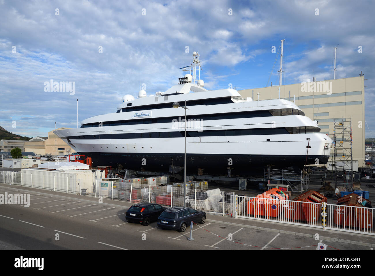 Super yacht ou yacht de luxe Shahnaz en cours de repose au chantier naval de la Ciotat ou au chantier naval de la Ciotat Provence France Banque D'Images