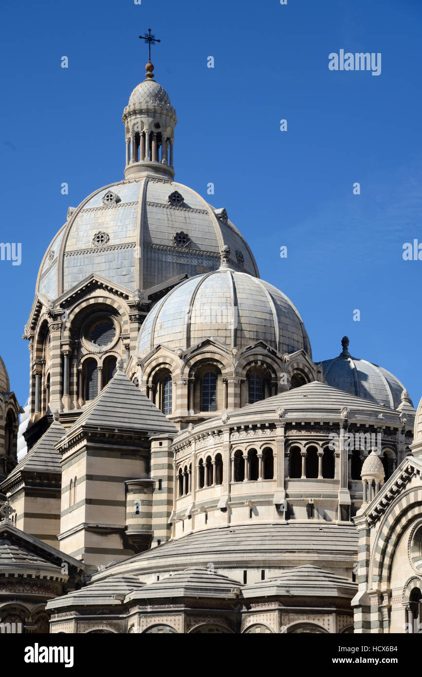 Dômes principal et coupoles de la cathédrale de style romano-byzantine Marseille ou Cathédrale de la Major ou Majeure, Marseille Banque D'Images
