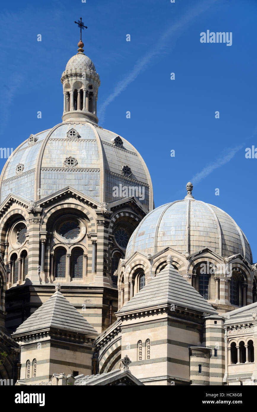 Dômes principal et coupoles de la cathédrale de style romano-byzantine Marseille ou Cathédrale de la Major ou Majeure, Marseille Banque D'Images