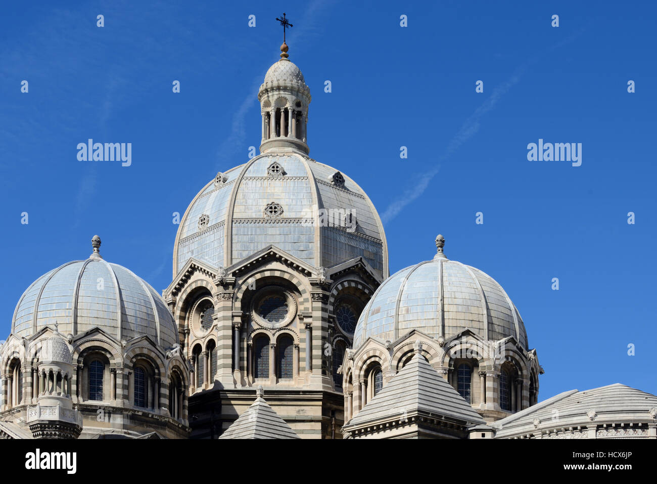 Dômes principal et coupoles de la cathédrale de style romano-byzantine Marseille ou Cathédrale de la Major ou Majeure, Marseille Banque D'Images