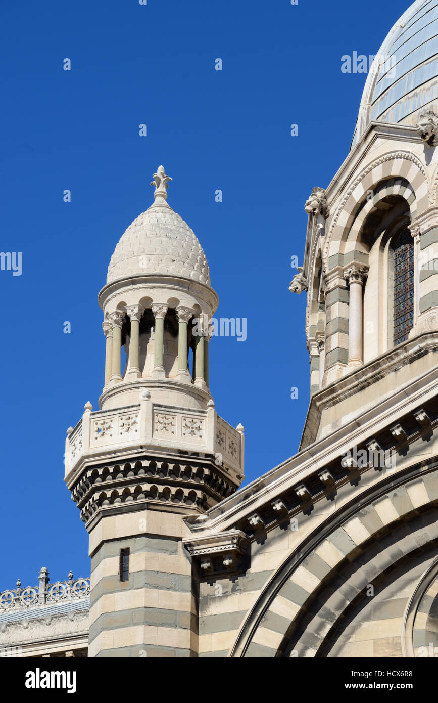 Des coupoles et dômes de style romano-byzantine de la cathédrale de Marseille ou Cathédrale de la Major ou Majeure, Marseille Banque D'Images