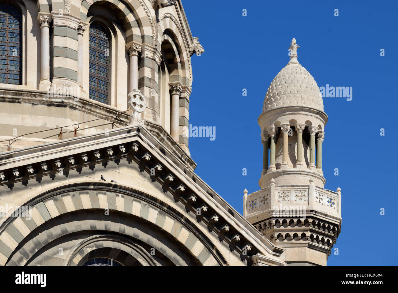 Des coupoles et dômes de style romano-byzantine de la cathédrale de Marseille ou Cathédrale de la Major ou Majeure, Marseille Banque D'Images