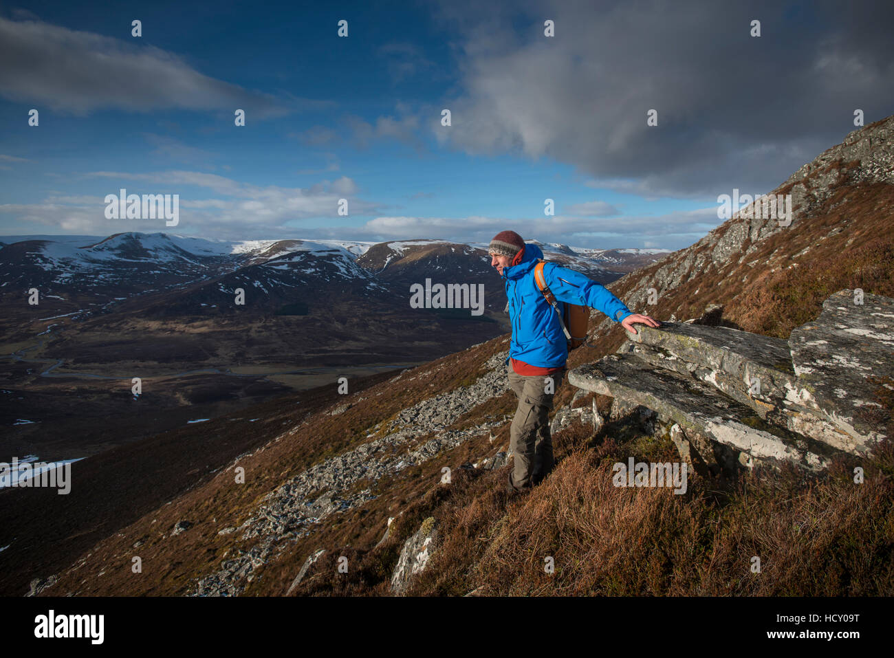 Vue sur les Cairngorms depuis le haut de Creag Dubh près de Newtonmore, Parc National de Cairngorms, Highlands, Scotland, UK Banque D'Images