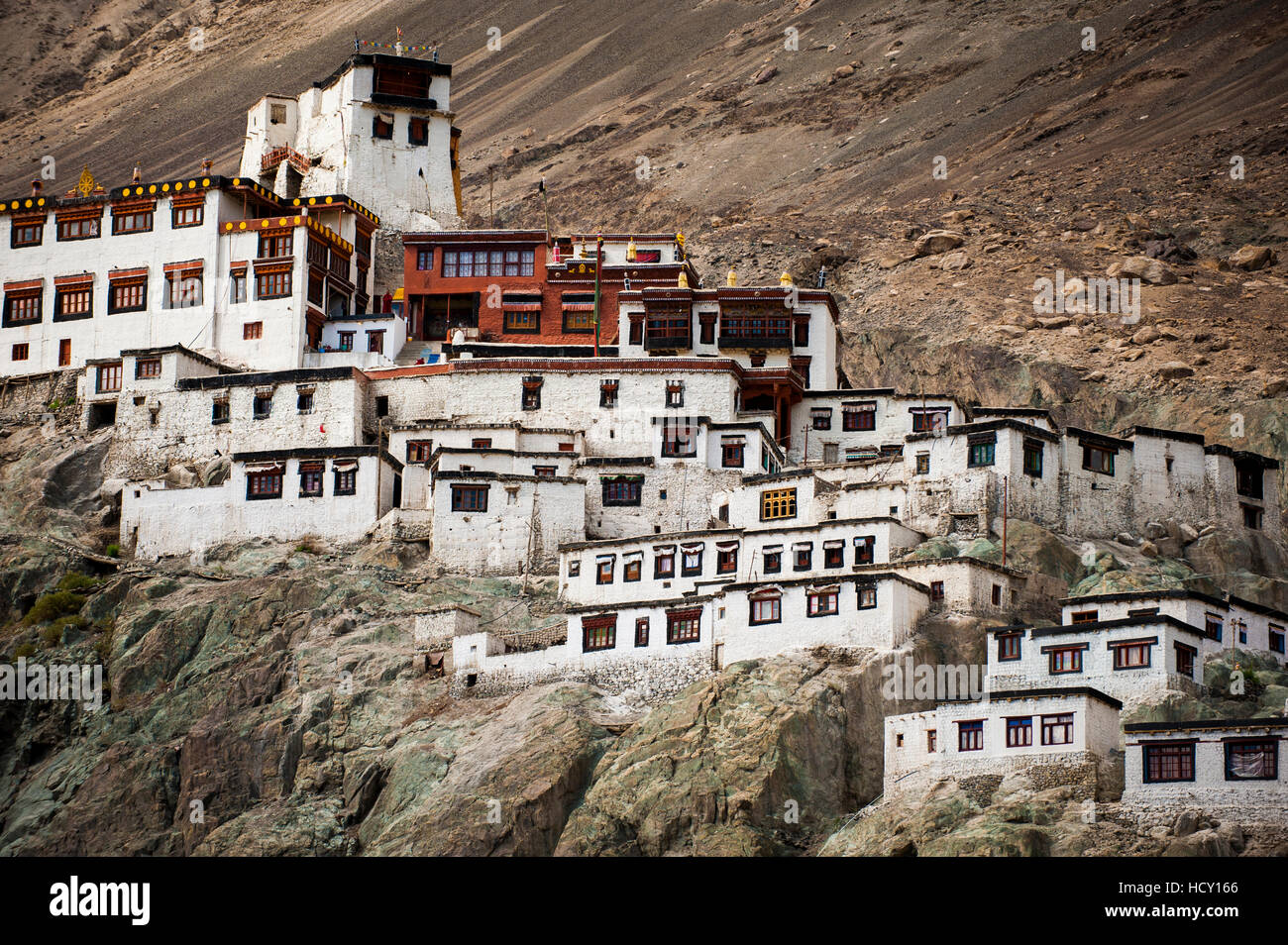 Monastères au Ladakh sont souvent perchés sur des collines ou des affleurements rocheux, Diskit, Nubra Valley, Ladakh, Inde Banque D'Images