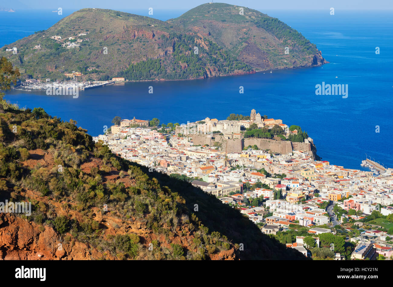 La ville de Lipari, l'île de Lipari, Les îles Éoliennes, l'UNESCO, en Sicile, Italie, Méditerranée Banque D'Images