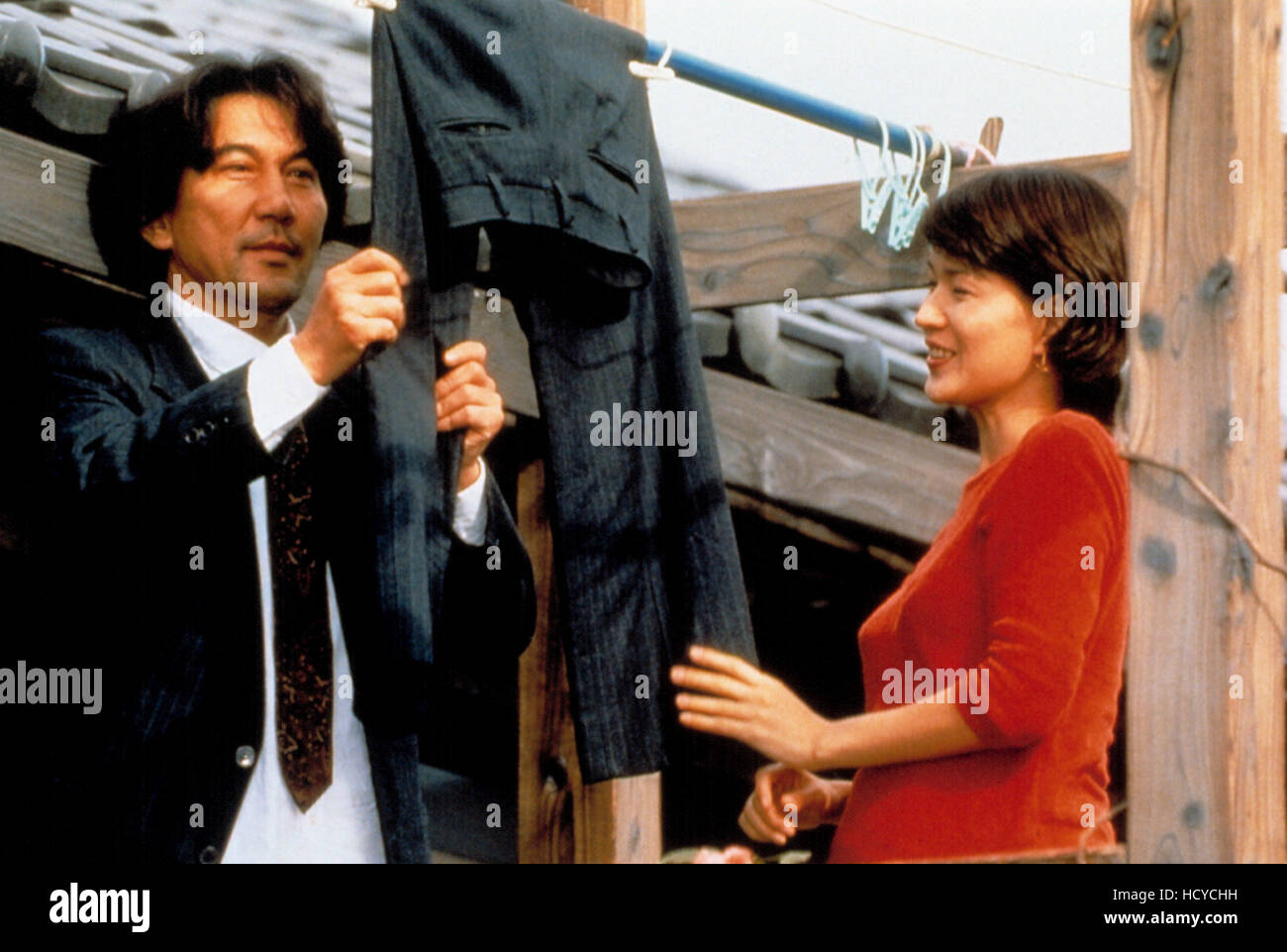L'EAU TIÈDE SOUS UN PONT ROUGE, Koji Yakusho, Misa Shimizu, 2001 Photo